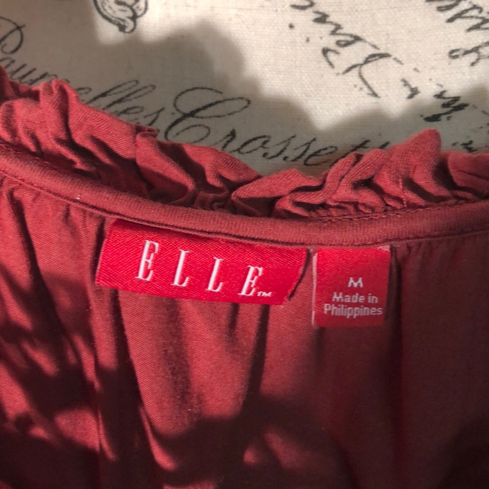 Elle rust colored sleeveless top - Picture 3 of 3